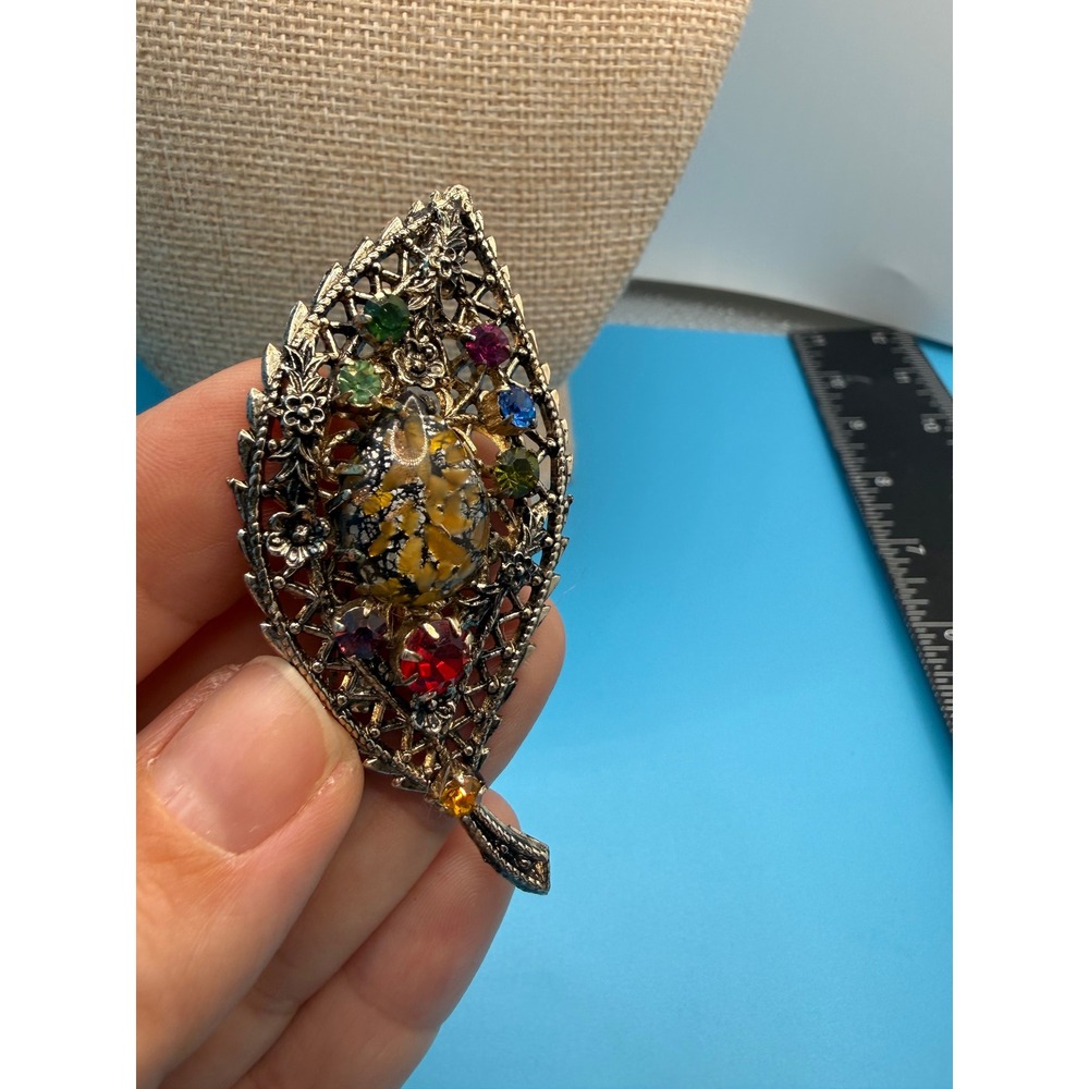 JJ Jonetteβ Jewelry Vintage Silver Tone Rhinestone Multi Color Leaf Brooch Pin